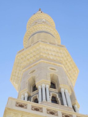 Hz. Peygamber 'in Camii' nin yüksek minaresi ya da El-Nabawi, Suudi Arabistan 'daki iki kutsal camiinin koruyucusunun yetki alanına giren Madinah şehrinin büyük hac mekanı.