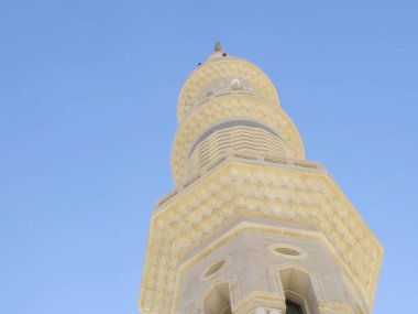 Hz. Peygamber 'in Camii' nin yüksek minaresi ya da El-Nabawi, Suudi Arabistan 'daki iki kutsal camiinin koruyucusunun yetki alanına giren Madinah şehrinin büyük hac mekanı.