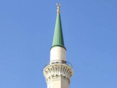 Hz. Peygamber 'in Camii' nin yeşil tepesi ya da Suudi Arabistan 'daki İki Kutsal Cami' nin Muhafız Birliği 'nin yetki alanına giren Madinah şehrindeki büyük hac mekanı El Nabawi.