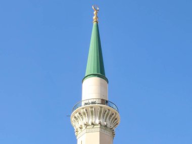 Hz. Peygamber 'in Camii' nin yeşil tepesi ya da Suudi Arabistan 'daki İki Kutsal Cami' nin Muhafız Birliği 'nin yetki alanına giren Madinah şehrindeki büyük hac mekanı El Nabawi.