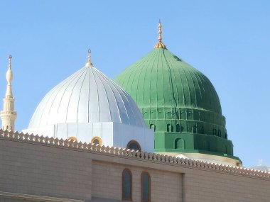 İslam peygamberi Muhammed tarafından Medine 'de inşa edilen ikinci cami olan Mescid-i Haram-i Haram, İslam' ın ikinci en büyük camii ve en kutsal yeri olan Medine 'deki Kuba Camii' nden sonra.