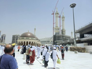 Mekke, Suudi Arabistan, 9 Haziran 2024: Büyük kutsal Makkah Camii 'nin kubbeleri, İslam' ın en önemli camii, Mekke, Suudi Arabistan 'daki Kabe' nin etrafını sarar.