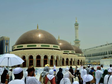 Mekke, Suudi Arabistan, 9 Haziran 2024: Büyük kutsal Makkah Camii 'nin kubbeleri, İslam' ın en önemli camii, Mekke, Suudi Arabistan 'daki Kabe' nin etrafını sarar.