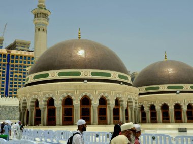 Mekke, Suudi Arabistan, 9 Haziran 2024: Büyük kutsal Makkah Camii 'nin kubbeleri, İslam' ın en önemli camii, Mekke, Suudi Arabistan 'daki Kabe' nin etrafını sarar.