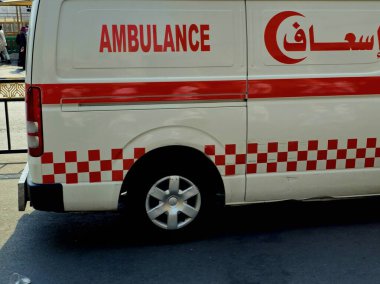 Mina, Mekke, Suudi Arabistan, 13 Haziran 2024: Seyyahlar için acil durum hizmetleri ambulansı, Suudi Arabistan Krallığı 'ndaki hacılar için Makkah şehrinde tıbbi bakım