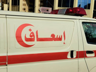 Mina, Mekke, Suudi Arabistan, 13 Haziran 2024: Seyyahlar için acil durum hizmetleri ambulansı, Suudi Arabistan Krallığı 'ndaki hacılar için Makkah şehrinde tıbbi bakım