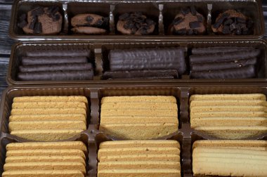 El Fitr İslami Bayramını (Ramazan 'dan sonraki ziyafet) kutlamak için çeşitli bisküviler, lezzetli geleneksel bisküviler, bayramda Mısır' da çok popüler olan unlu buğday armudu bisküvileri.