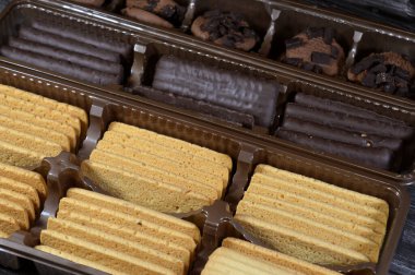 El Fitr İslami Bayramını (Ramazan 'dan sonraki ziyafet) kutlamak için çeşitli bisküviler, lezzetli geleneksel bisküviler, bayramda Mısır' da çok popüler olan unlu buğday armudu bisküvileri.