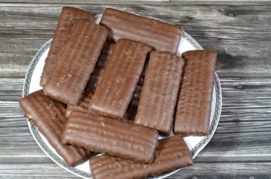 El Fitr İslami Şöleni (Ramazan 'dan sonraki ziyafet), lezzetli geleneksel bisküviler, bayramda Mısır' da çok popüler olan unlardan yapılmış buğday armudu bisküvileri için çikolata kaplı bisküvi.