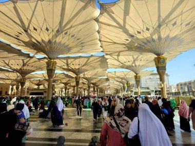 Medine, Suudi Arabistan, 26 Haziran 2024: Peygamberin Camii 'nin dışı veya iki kutsal caminin koruyucusunun yetki alanına giren büyük bir hac alanı olan El-Medine El Nabawi.