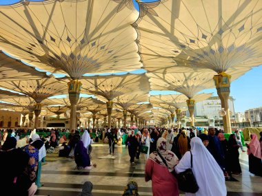 Medine, Suudi Arabistan, 26 Haziran 2024: Peygamberin Camii 'nin dışı veya iki kutsal caminin koruyucusunun yetki alanına giren büyük bir hac alanı olan El-Medine El Nabawi.
