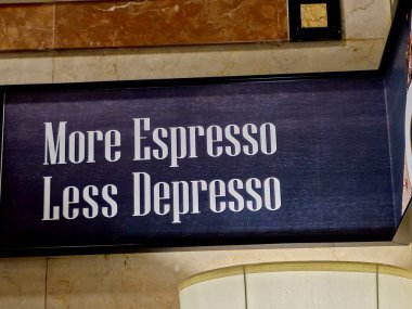 Espresso 'nun daha az depresif ifadesi özellikle Espresso' nun, kafein uyarıcı, enerji ve tetikte olmayı artırdığı için üzüntü ya da moralsizliğin azalmasına yardımcı olabileceğini göstermektedir.