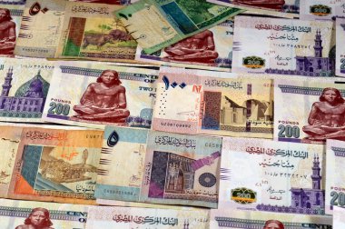 Sudan 'da nakit para banknotları, banknotlar, yığınlar ve Mısır' da yığınlar halinde para 200 EGP LE banknotları, Mısır para döviz kuru, ekonomi durumu, para kavramı