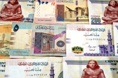 Sudan 'da nakit para banknotları, banknotlar, yığınlar ve Mısır' da yığınlar halinde para 200 EGP LE banknotları, Mısır para döviz kuru, ekonomi durumu, para kavramı
