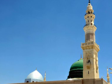 Hz. Muhammed 'in Muhammed Camii' nin dış görünüşü veya El Nabawi, Suudi Arabistan 'daki iki kutsal camiinin koruyucusunun yetki alanına giren büyük bir hac mekanı.