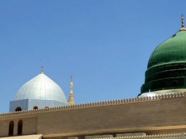 Hz. Muhammed 'in Muhammed Camii' nin dış görünüşü veya El Nabawi, Suudi Arabistan 'daki iki kutsal camiinin koruyucusunun yetki alanına giren büyük bir hac mekanı.