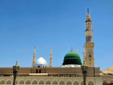 Hz. Muhammed 'in Muhammed Camii' nin dış görünüşü veya El Nabawi, Suudi Arabistan 'daki iki kutsal camiinin koruyucusunun yetki alanına giren büyük bir hac mekanı.