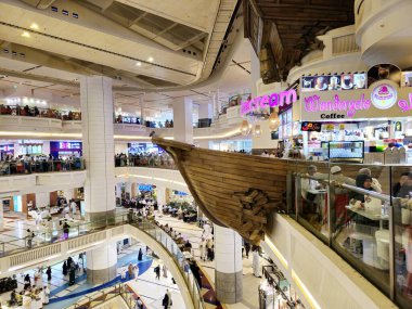 Mekke, Suudi Arabistan, 9 Haziran 2024: Saat Kuleleri 'nin içinde, Mekke' deki yedi gökdelen oteline ait bir devlet kompleksi, hacılara yardım amaçlı Kral AbdulAziz Bağış Projesi 'nin bir parçası.