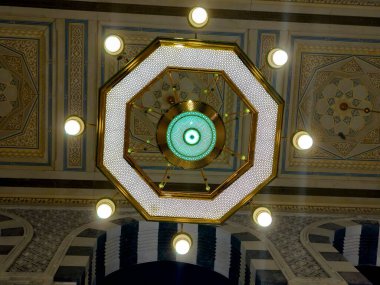 Mekke, Suudi Arabistan, 22 Haziran 2024: Büyük Kutsal Makkah Camii 'nin ampulleri, İslam' ın en önemli camii, Mekke 'deki Kabe' nin etrafını sarar.