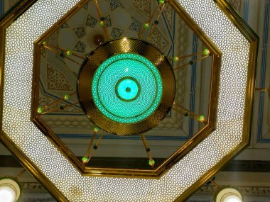 Mekke, Suudi Arabistan, 22 Haziran 2024: Büyük Kutsal Makkah Camii 'nin ampulleri, İslam' ın en önemli camii, Mekke 'deki Kabe' nin etrafını sarar.