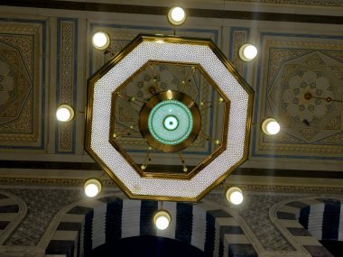 Mekke, Suudi Arabistan, 22 Haziran 2024: Büyük Kutsal Makkah Camii 'nin ampulleri, İslam' ın en önemli camii, Mekke 'deki Kabe' nin etrafını sarar.