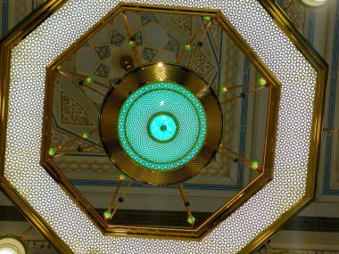 Mekke, Suudi Arabistan, 22 Haziran 2024: Büyük Kutsal Makkah Camii 'nin ampulleri, İslam' ın en önemli camii, Mekke 'deki Kabe' nin etrafını sarar.