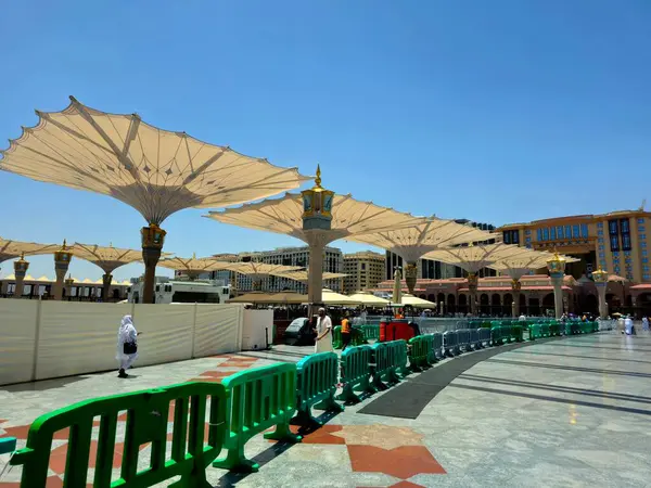 Medine, Suudi Arabistan, 26 Haziran 2024: Peygamberin Camii 'nin dışı veya iki kutsal caminin koruyucusunun yetki alanına giren büyük bir hac alanı olan El-Medine El Nabawi.