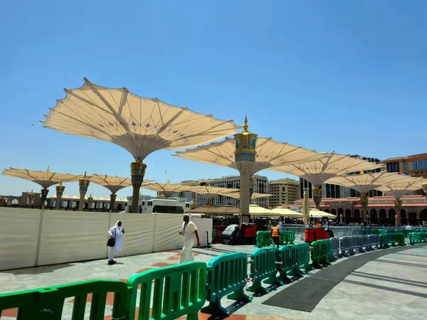 Medine, Suudi Arabistan, 26 Haziran 2024: Peygamberin Camii 'nin dışı veya iki kutsal caminin koruyucusunun yetki alanına giren büyük bir hac alanı olan El-Medine El Nabawi.
