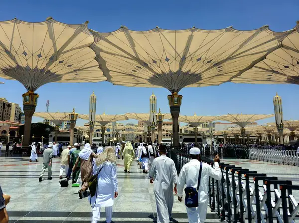 Medine, Suudi Arabistan, 26 Haziran 2024: Peygamberin Camii 'nin dışı veya iki kutsal caminin koruyucusunun yetki alanına giren büyük bir hac alanı olan El-Medine El Nabawi.