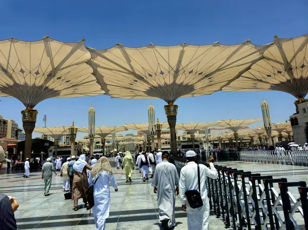 Medine, Suudi Arabistan, 26 Haziran 2024: Peygamberin Camii 'nin dışı veya iki kutsal caminin koruyucusunun yetki alanına giren büyük bir hac alanı olan El-Medine El Nabawi.