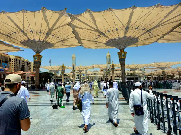 Medine, Suudi Arabistan, 26 Haziran 2024: Peygamberin Camii 'nin dışı veya iki kutsal caminin koruyucusunun yetki alanına giren büyük bir hac alanı olan El-Medine El Nabawi.