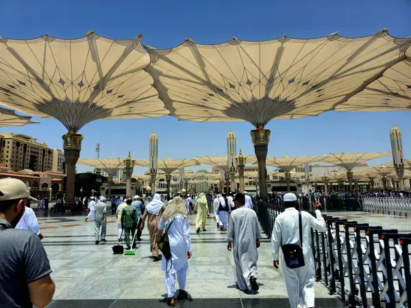 Medine, Suudi Arabistan, 26 Haziran 2024: Peygamberin Camii 'nin dışı veya iki kutsal caminin koruyucusunun yetki alanına giren büyük bir hac alanı olan El-Medine El Nabawi.
