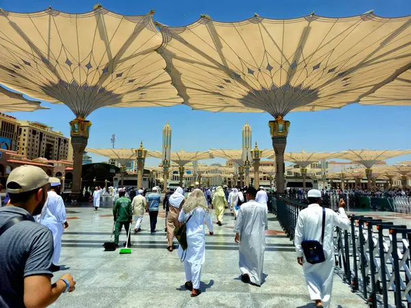 Medine, Suudi Arabistan, 26 Haziran 2024: Peygamberin Camii 'nin dışı veya iki kutsal caminin koruyucusunun yetki alanına giren büyük bir hac alanı olan El-Medine El Nabawi.