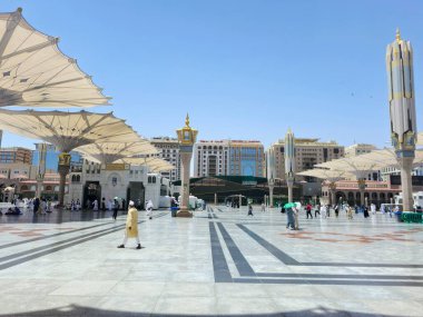 Medine, Suudi Arabistan, 26 Haziran 2024: Peygamberin Camii 'nin dış kısmı veya iki kutsal caminin koruyucusunun yetki alanına giren büyük bir hac mekanı olan El Nabawi.