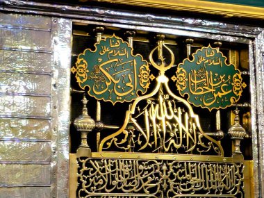 Medine, Suudi Arabistan, 26 Haziran 2024: Birinci iki İslam halifesinin mezarı ve mezarı Ebu Bekir el Siddiq ve Ömer ibn el-Khattab Peygamber Muhammed 'in yanında, Kutsal Oda onun üzerinde olsun.