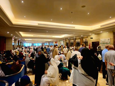 Mekke, Suudi Arabistan, 21 Haziran 2024: Mısır 'ın Makkah şehrindeki Konut Oteli' nin iç kesimi, Mısır bayrağı, İçişleri Bakanlığı tarafından yapılan hacı piyangosuyla,