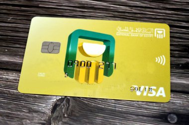 Kahire, Mısır, 16 Mayıs 2025: Mısır Ulusal Bankası Al Ahly kablosuz kredi kartı bankacılık hizmetleri, NBE, ülkenin en büyük bankası olan Mısır 'da Haziran 1898' de kurulmuş bir banka.