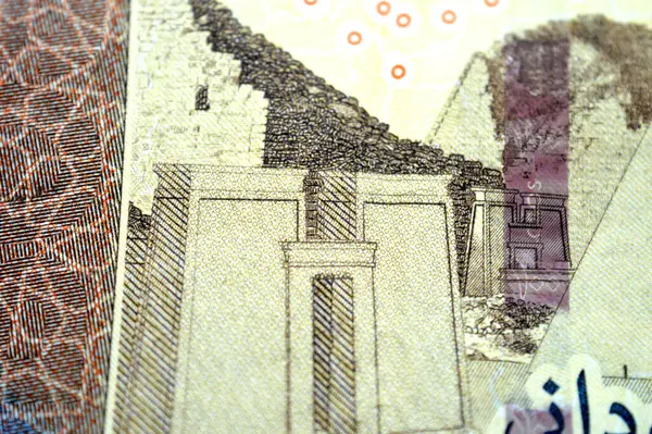 100 SDG 'nin ters tarafında 100 Sudan sterlini nakit para banknotu, Sudan' ın unutulmuş Nubian piramitleri yer alır Mero yakınında antik Kushite krallığı tarafından inşa edildi