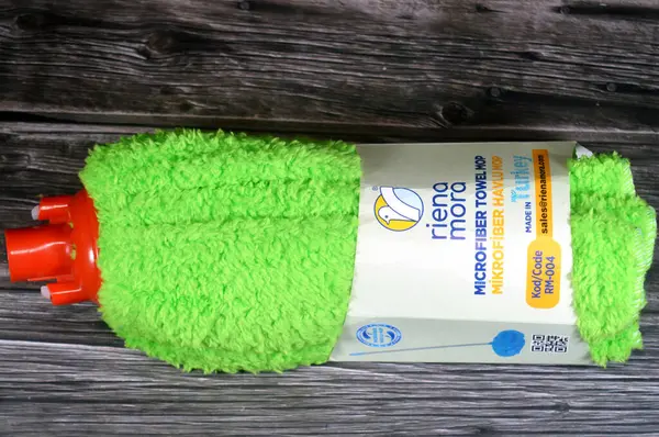 Kahire, Mısır, 16 Mayıs 2025: riena mora mikrofiber havlu paspası, Türkiye yapımı, Türk mikrofiber havlusu süper emicidir.