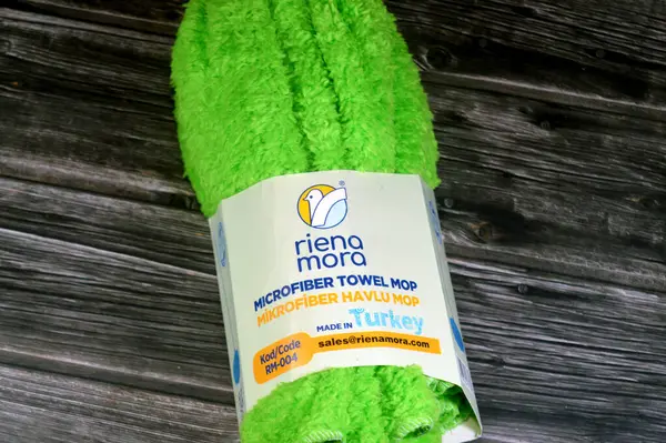 Kahire, Mısır, 16 Mayıs 2025: riena mora mikrofiber havlu paspası, Türkiye yapımı, Türk mikrofiber havlusu süper emicidir.