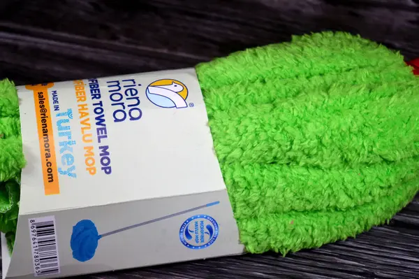 Kahire, Mısır, 16 Mayıs 2025: riena mora mikrofiber havlu paspası, Türkiye yapımı, Türk mikrofiber havlusu süper emicidir.