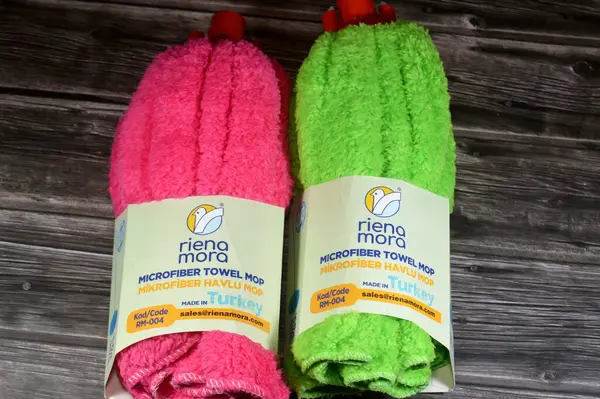 Kahire, Mısır, 16 Mayıs 2025: riena mora mikrofiber havlu paspası, Türkiye yapımı, Türk mikrofiber havlusu süper emicidir.