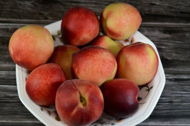 Şeftali meyvesi (Prunus persica), ilk olarak Çin 'de yetiştirilmiş ve evcilleştirilmiş bir yaprak döken ağaç, çoğu şeftali ve parlak derili, tüysüz türlerine nektarin adı verilir.