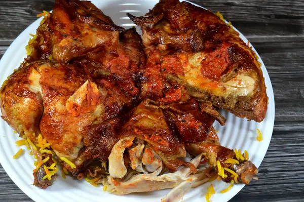 Halep Arap mutfağı ızgara ızgara tavuk, ızgarada ızgara tavuk ızgara tavuk, Suriye tarifi ile yapılan tavuklar, sulu, sulu