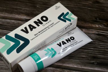 Kahire, Mısır, 2 Haziran 2025: VANO cilt nemlendirici cilt kremi, MACRO Eczacılık tarafından cilt bakımı ve korunması için hassas bölgelerde, deri çatlaklarında ve meme uçlarında kullanılabilir.