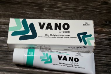Kahire, Mısır, 2 Haziran 2025: VANO cilt nemlendirici cilt kremi, MACRO Eczacılık tarafından cilt bakımı ve korunması için hassas bölgelerde, deri çatlaklarında ve meme uçlarında kullanılabilir.
