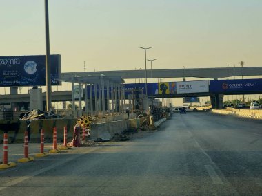 Kahire, Mısır, 8 Haziran 2025: BRT Otobüs Hızlı Geçiş Projesi, Ulaştırma Bakanlığı tarafından, inşaat halindeki istasyon, microbus ve metro hattına alternatif olarak uygulanmaktadır.