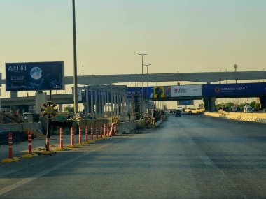 Kahire, Mısır, 8 Haziran 2025: BRT Otobüs Hızlı Geçiş Projesi, Ulaştırma Bakanlığı tarafından, inşaat halindeki istasyon, microbus ve metro hattına alternatif olarak uygulanmaktadır.