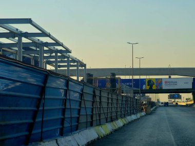 Kahire, Mısır, 8 Haziran 2025: BRT Otobüs Hızlı Geçiş Projesi, Ulaştırma Bakanlığı tarafından, inşaat halindeki istasyon, microbus ve metro hattına alternatif olarak uygulanmaktadır.