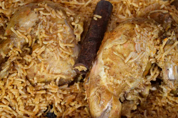 Basmati, Hindistan 'dan gelen uzun ve ince taneli aromalı pirinç çeşididir ve özel bir baharat karışımı olan 